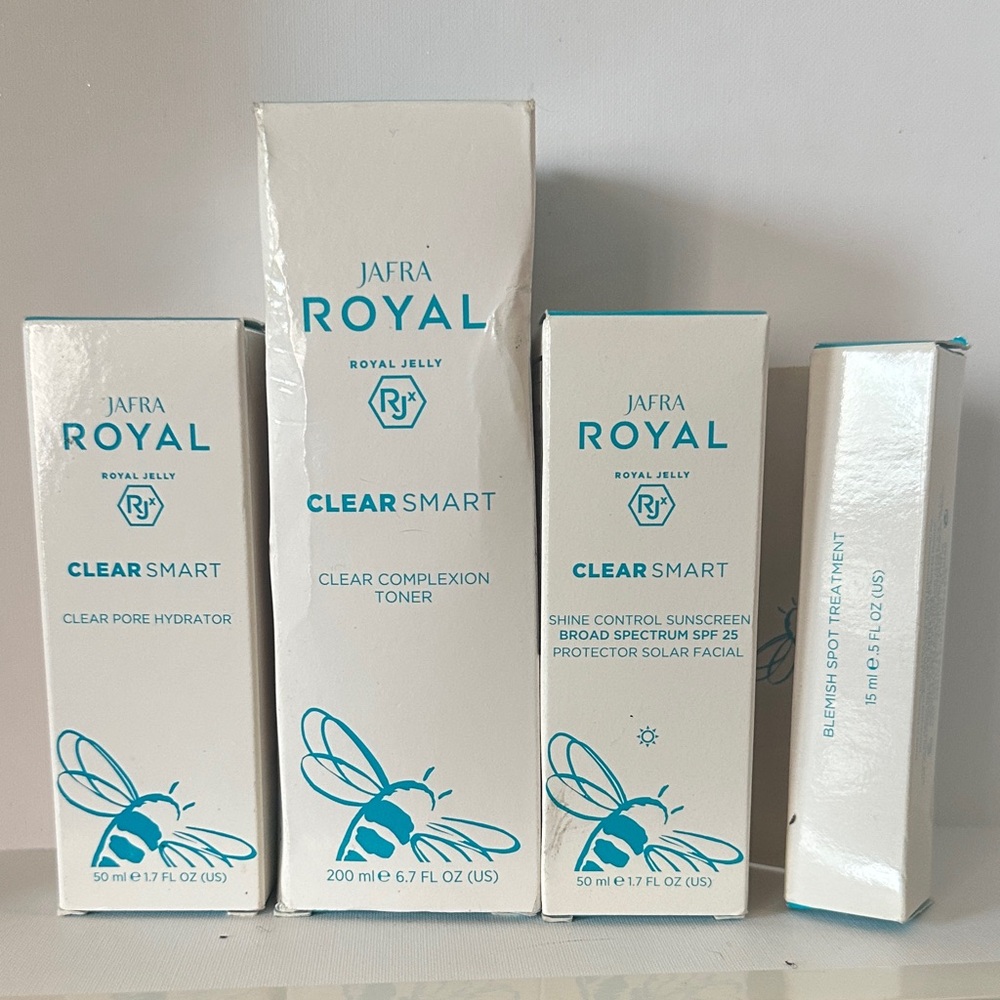 JAFRA Royal Clear Smart Skincare Set - White and Blue